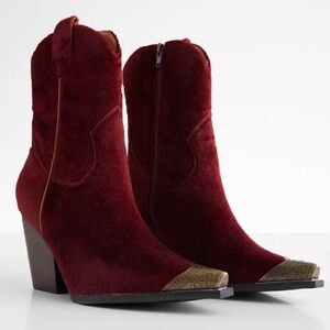 EXCELLENT CONDITION 🔥 
Faux Fur Western Ankle Boots Sold Out In Stores!